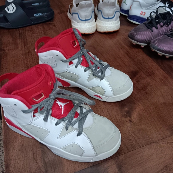 Jordans 1.5 y - Picture 3 of 3